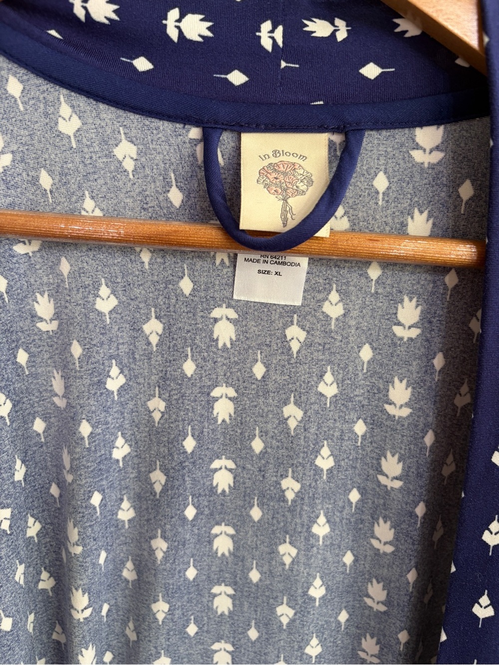 Excellent condition size XL In Bloom by Joquil Blue & White gown and robe. - Picture 6 of 10